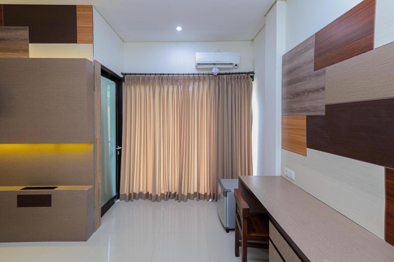 Urbanview Hotel Wg Jimbaran Bali ウンガサン エクステリア 写真