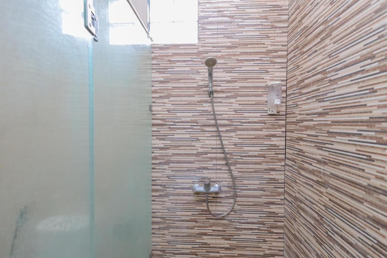 Urbanview Hotel Wg Jimbaran Bali ウンガサン エクステリア 写真